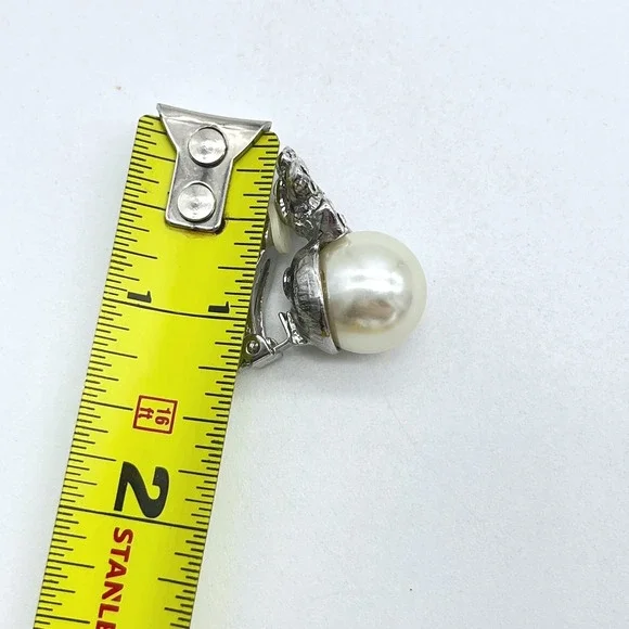 Kenneth Lane Silver Tone Faux Pearl Rhinestone Flower Clip On Earrings KJL - Picture 5 of 5